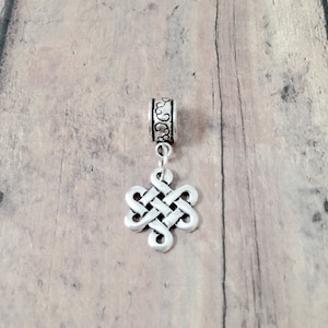 Endless knot pendant (1 piece) - endless knot jewelry, eternal knot jewelry, Celtic jewelry, endless knot gift, eternity knot pendant