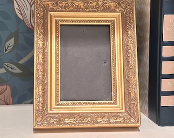 Vintage Gold Tone Ornate Picture Frame 4x6 Photo Frame Easel Back