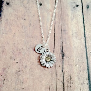 Daisy initial necklace - daisy jewelry, garden jewelry, wildflower jewelry, daisy pendant, spring jewelry, daisy necklace, daisy gift