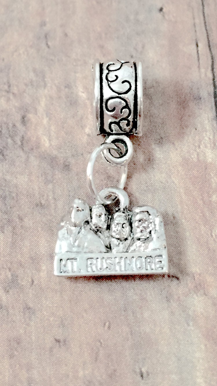 Mount Rushmore Pendant: South Dakota Jewelry, US Landmark Charm - Etsy