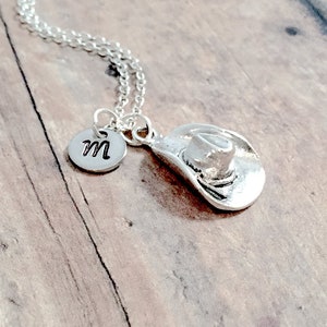 Cowboy hat initial necklace - cowboy hat jewelry, western jewelry, cowgirl jewelry, cowboy hat necklace, rodeo necklace, cowboy hat gift