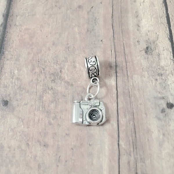 Camera pendant (1 piece) - silver camera charm, photography charm, journalism charm, camera gift, photographer pendant, journalism pendant