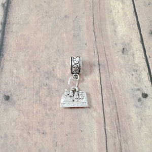 Mount Rushmore pendant (1 piece) - Mount Rushmore jewelry, South Dakota jewelry, presidents jewelry, Mount Rushmore gift, South Dakota gift