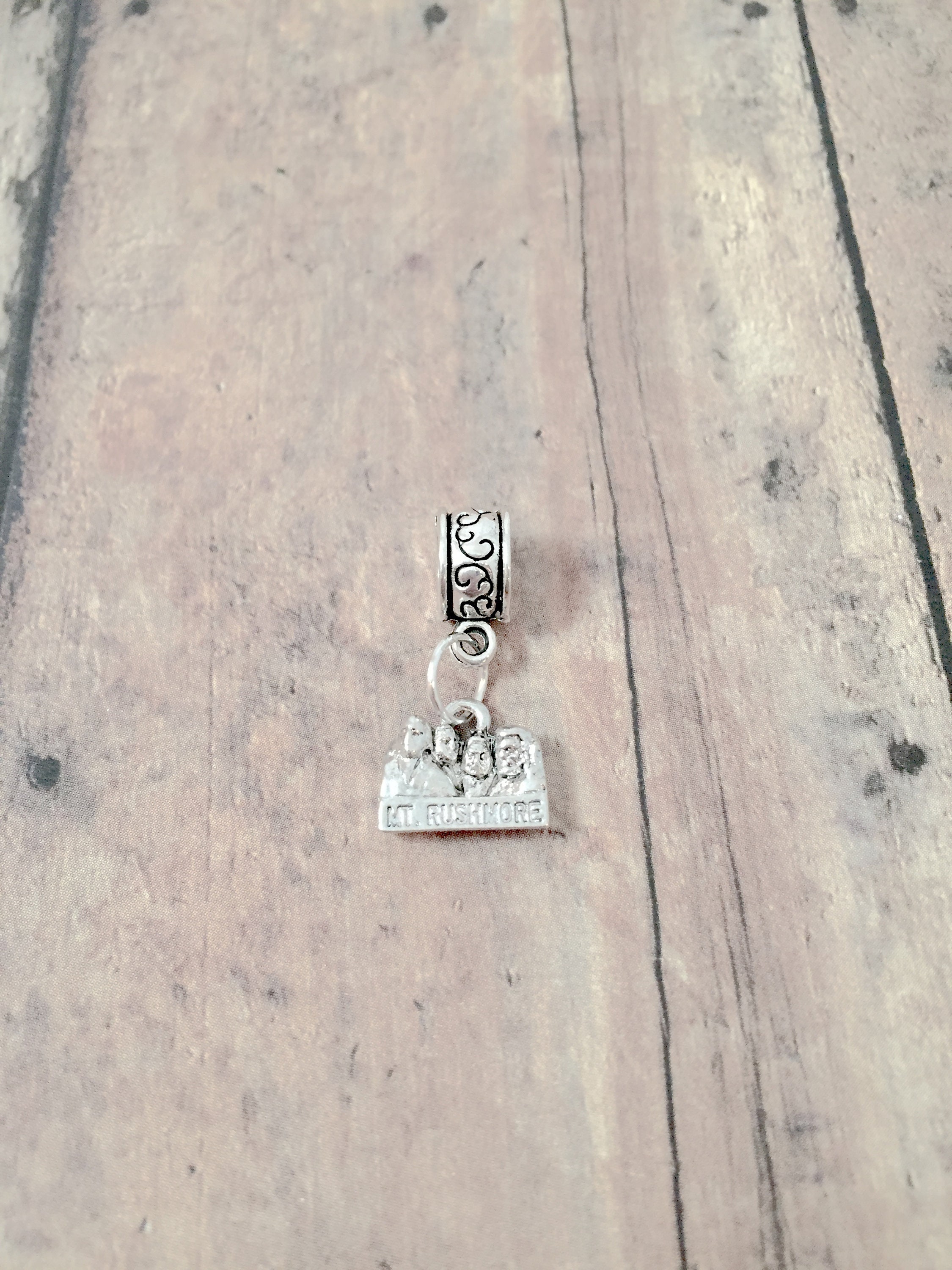 Mount Rushmore Pendant: South Dakota Jewelry, US Landmark Charm - Etsy