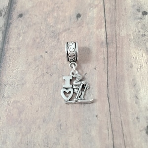 I love skiing pendant (1 piece) - skiing jewelry, skier jewelry, skiing gift, winter sports jewelry, skier gift, ski gift