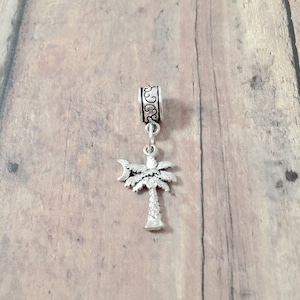 Palmetto tree pendant (1 piece) - palmetto tree jewelry, South Carolina jewelry, palm tree jewelry, palmetto gift, South Carolina gift