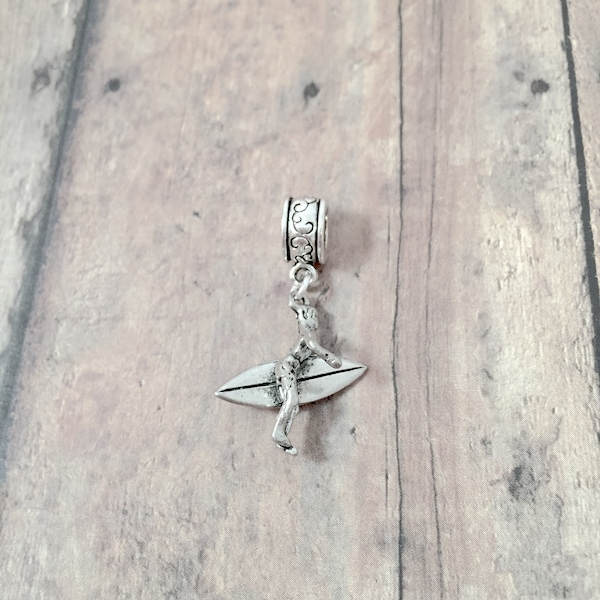 Surfer pendant (1 piece) - silver surfer charm, beach charm, ocean charm, surfer gift, surfing pendant, beach pendant, ocean pendant