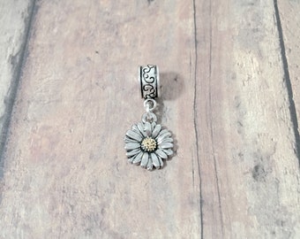 Daisy pendant (1 piece) - silver daisy charm, flower charm, April charm, daisy gift, flower pendant, April flower pendant, April gift