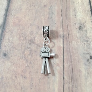 Movie camera pendant (1 piece) - movie camera jewelry, movie jewelry, actress jewelry, movie charm, director jewelry, actor gift, movie gift