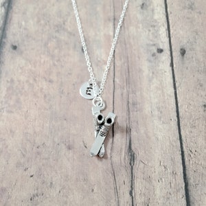 Skis initial necklace - ski jewelry, winter jewelry, snow skiing jewelry, ski necklace, winter necklace, skiing gift, ski pendant