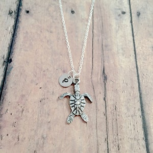 Sea turtle initial necklace - sea turtle jewelry, ocean jewelry, reptile jewelry, flipper turtle pendant, turtle necklace, sea turtle gift