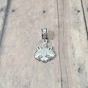 Raccoon pendant (1 piece) - raccoon jewelry, woodland jewelry, forest animal jewelry, raccoon gift, woodland pendant, forest jewelry