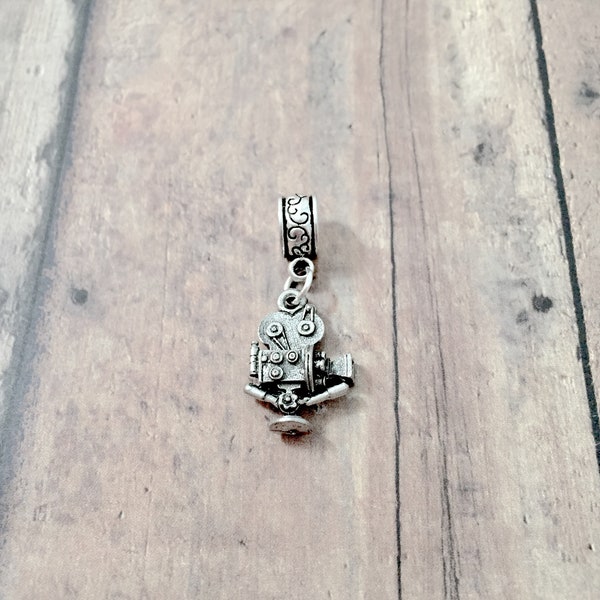 Movie camera pendant (1 piece) - silver movie camera charm, movie pendant, actor charm, movie charm, director charm, actor gift, movie gift