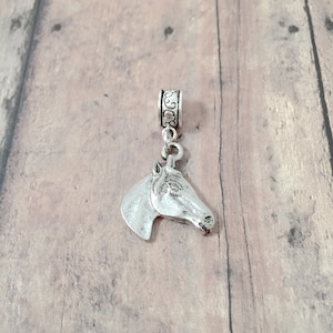 Horse pendant (1 piece) - horse jewelry, equestrian jewelry, horse gift, horse riding jewelry, horse gift, equestrian gift