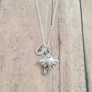 Stingray initial necklace - stingray jewelry, ocean jewelry, manta ray jewelry, stingray necklace, diving jewelry, stingray gift, ray gift