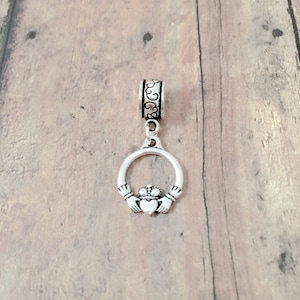 Claddagh pendant (1 piece) - claddagh jewelry, Irish jewelry, Celtic jewelry, claddagh gift, Irish pendant, Celtic gift