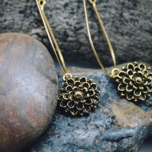 Gold chrysanthemum earrings - chrysanthemum jewelry, gold flower earrings, mum jewelry, fall jewelry, chrysanthemum gift, gold earrings gift