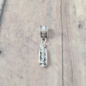 Hot dog pendant (1 piece) - hot dog jewelry, food jewelry, snack jewelry, food pendant, hot dog gift, food gift, frankfurter jewelry