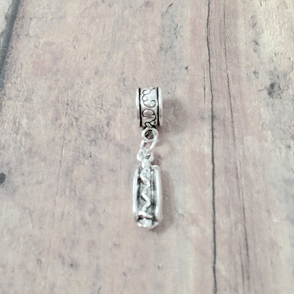 Hot dog pendant (1 piece) - silver hot dog charm, food charm, snack charm, food pendant, hot dog gift, food pendant, frankfurter charm