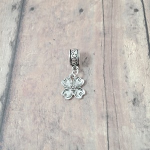 Colgante de flor de cornejo: joyería floral, regalo para jardineros.