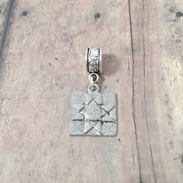 Quilt square pendant (1 piece) - silver quilt square charm, quilter charm, quilt jewelry, quilt square gift, quilter pendant, quilter gift