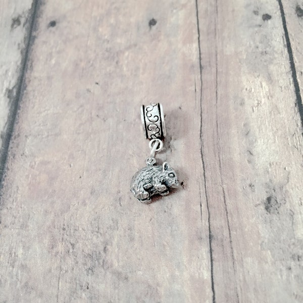 Tiny Wombat pendant (1 piece) - silver wombat charm, Australia charm, wombat gift, Australia pendant, Aussie charm, Australia gift