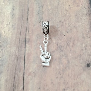 Peace hand symbol pendant (1 piece) -  peace symbol jewelry, hippie jewelry, peace gift, peace symbol jewelry, hippie pendant, peace charm