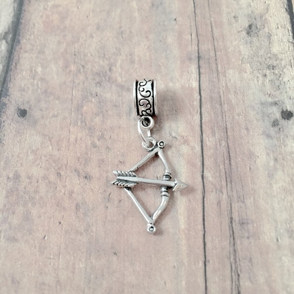 Bow and arrow pendant (1 piece) - silver bow and arrow charm, archery charm, bow and arrow gift, archery pendant, bow hunting charm