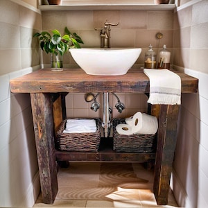 Mobiletto rustico per il bagno fatto a mano con legno di recupero - Solido arredo rustico per il piano del tuo bagno, regalo per lei/donna