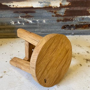 Handcrafted Rustic Barnwood Round Stool, Vintage Wooden Stool, Farmhouse Decor, Rustic Primitive Stool, Small Step Stool, Gift for Her/Woman image 3