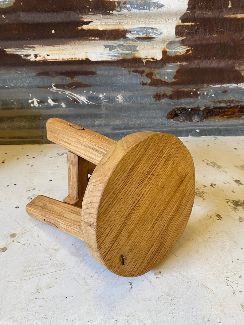 Handcrafted Rustic Barnwood Round Stool, Vintage Wooden Stool, Farmhouse Decor, Rustic Primitive Stool, Small Step Stool, Gift for Her/Woman image 3