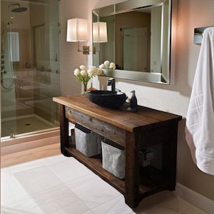Mobiletto rustico per il bagno fatto a mano con legno di recupero - Solido arredo rustico per il piano del tuo bagno, regalo per lei/donna