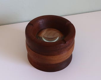 Posacenere vintage in legno e vetro in stile Mid-Century Modern: un complemento d'arredo minimalista danese.