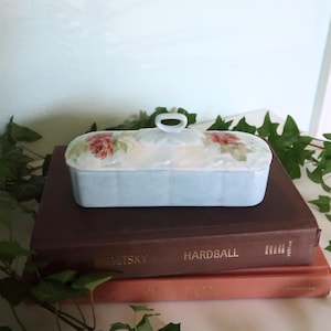 Antike handbemalte Porzellandose | Edwardian Floral Dresser Box Signiert Lori | Viktorianische Rosen Haar Empfänger | Eitelkeits-Schmuckkästchen