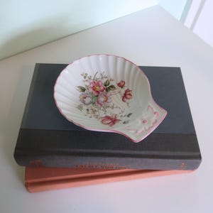 Vintage Limoges Frankreich Muschel Schale | Floral rosa Porzellan Trinket Schale | Ringhalter aus Cottagecore | Hergestellt in Frankreich