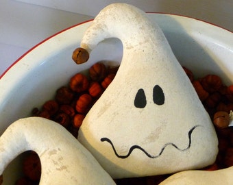 Primitive Halloween ghost bowl filler tuck ornie