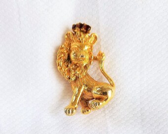 Vintage VOGUE  " LION with CROWN " Brooch