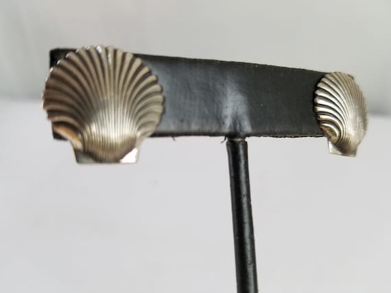 BEAU STERLING SHELL  Vintage Screw Back Earrings - image 2