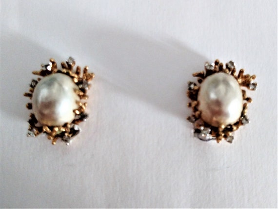 Panetta 1960's-1970's Faux Pearl Clip Earrings - image 7