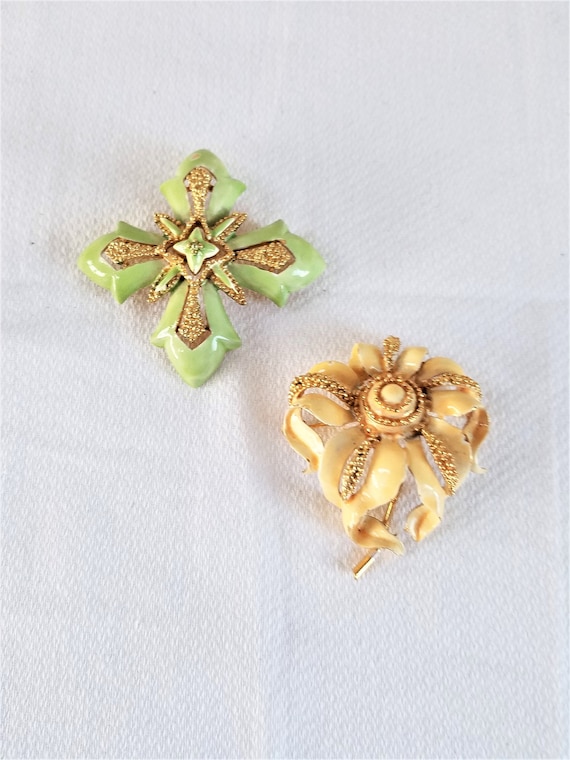 brooches 2 vintage enamel Gem