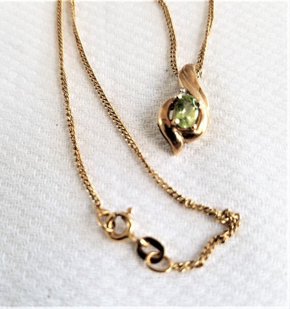 1980's PERIDOT BIRTHSTONE Necklace  10K GOLD - image 4