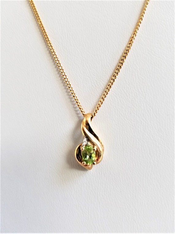 1980's PERIDOT BIRTHSTONE Necklace  10K GOLD - image 1