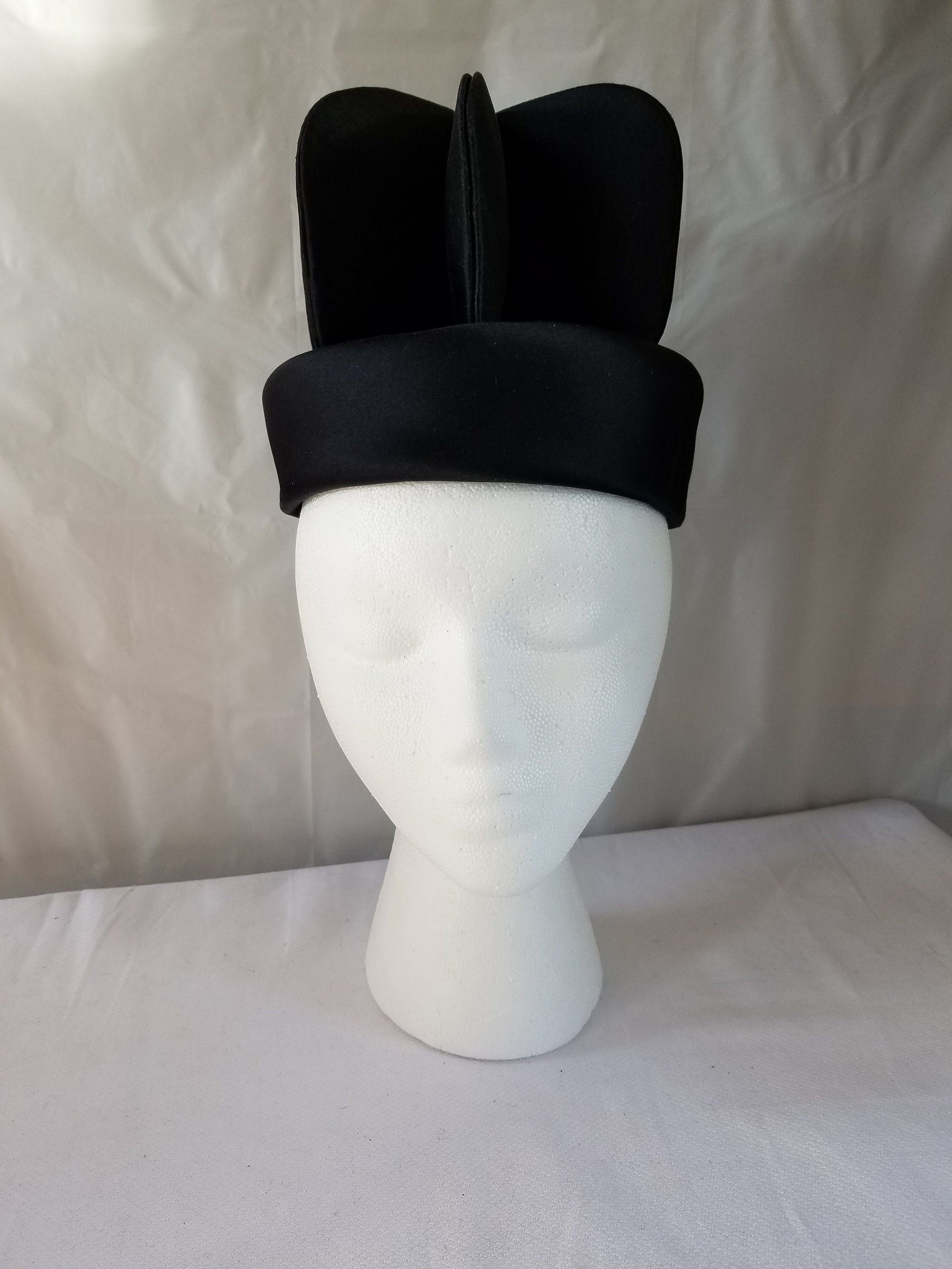 Saks Fifth Avenue VTG hat, Cream color, 2 fabulous flat 6x4\