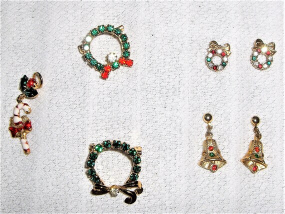 Collection of 5 VINTAGE RHINESTONE CHRISTMAS Pins… - image 10