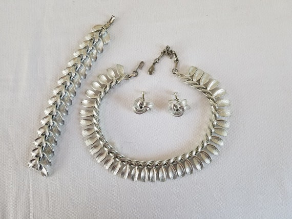 1950's-60's LISNER  PARURE  ( 3 pc. ) Necklace, B… - image 7