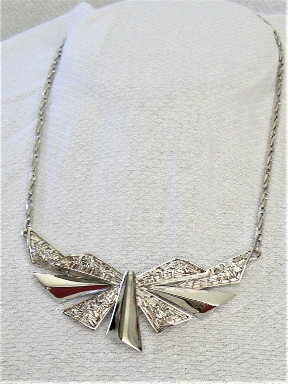 1950's-60's CROWN TRIFARI Silvertone Necklace