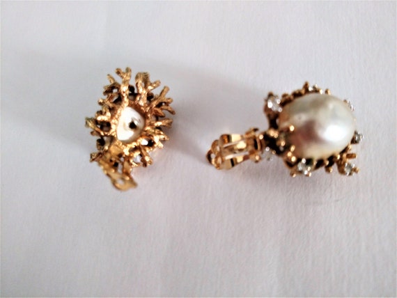 Panetta 1960's-1970's Faux Pearl Clip Earrings - image 5