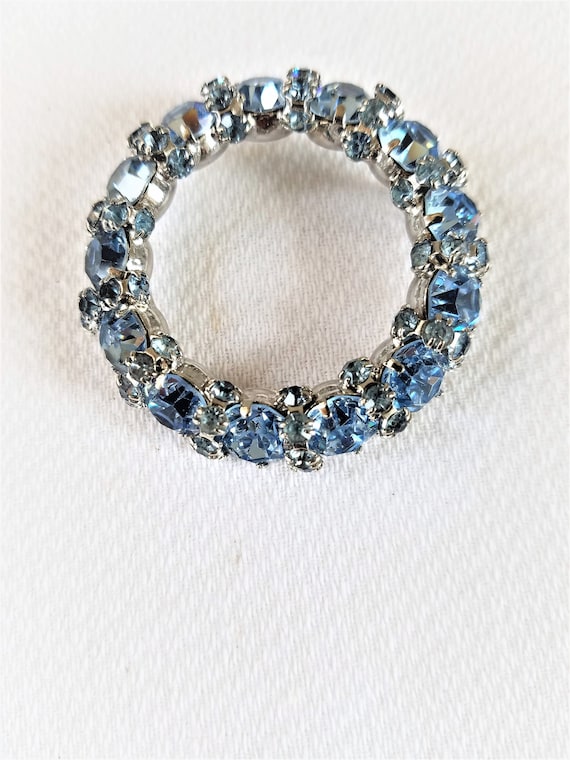 Vintage " WARNER " BLUE RHINESTONE Circle Pin/Broo