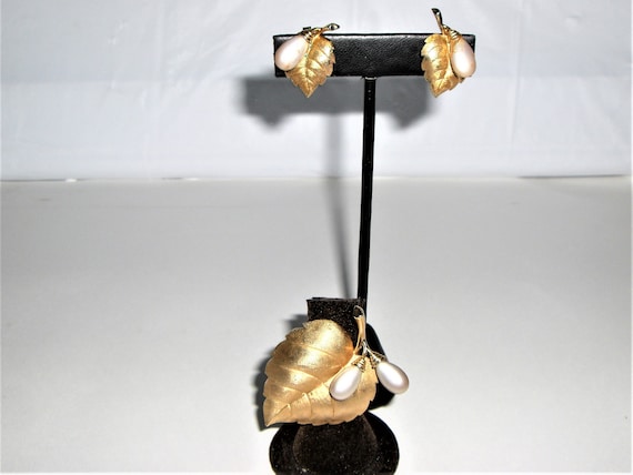 CROWN TRIFARI 1950's-60's Brooch & Clip Earring S