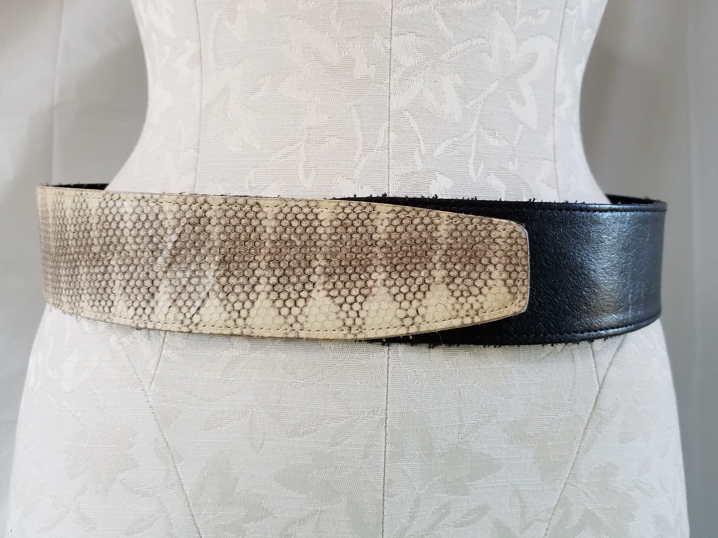 Lee Sands Vintage Beige Snakeskin Leather Belt with Engraved Buckle 1980 main image 2